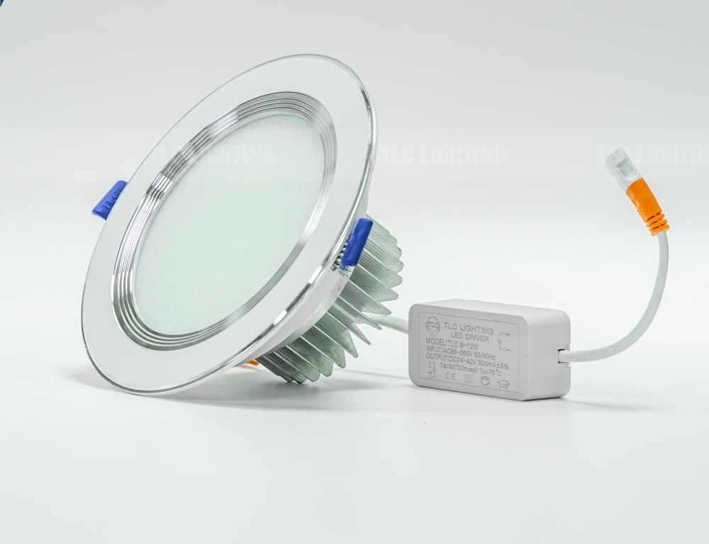 Đèn LED âm trần