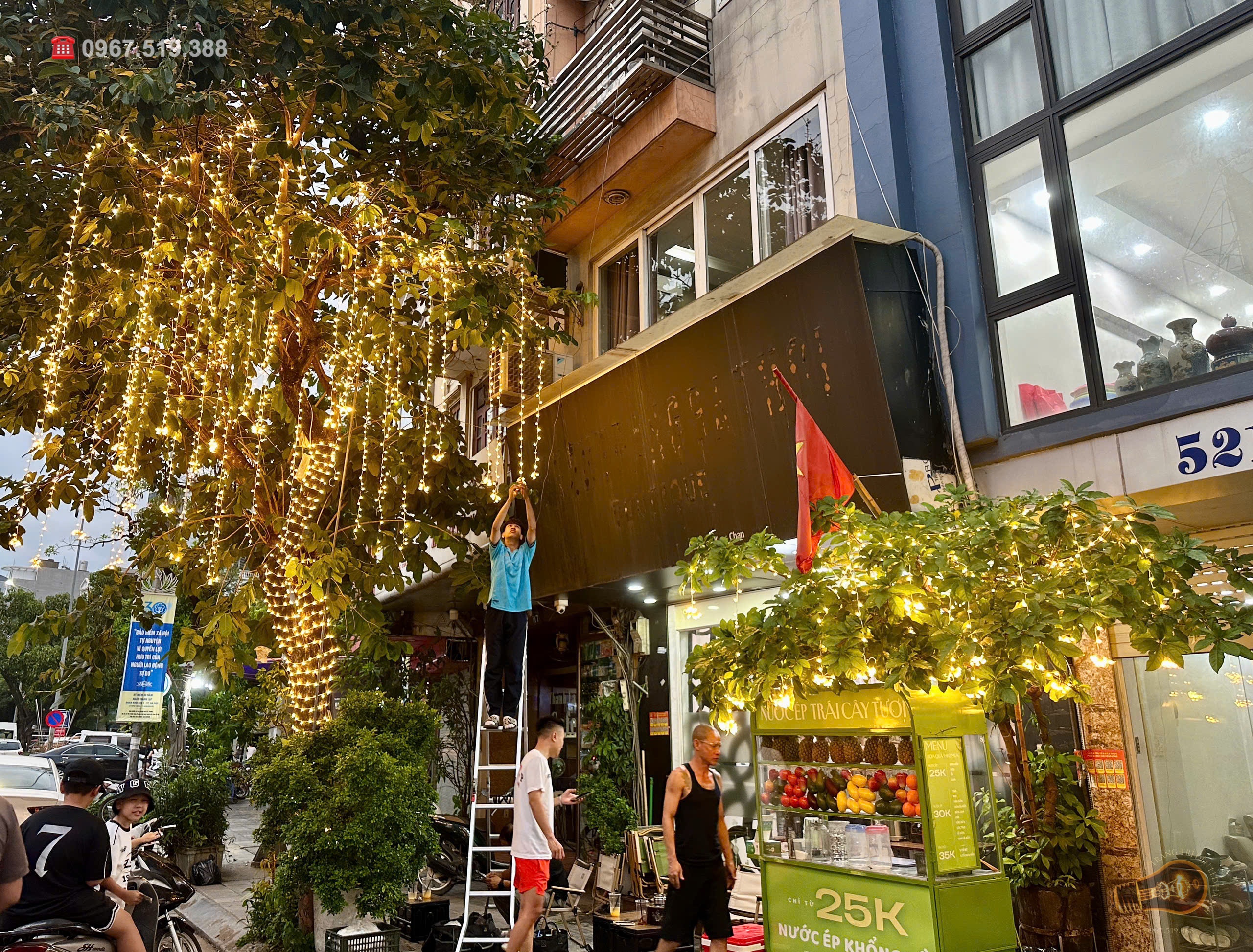 nhung-mau-den-led-trang-tri-doc-dao-cho-quan-ca-phe nhung-mau-den-led-trang-tri-doc-dao-cho-quan-ca-phe