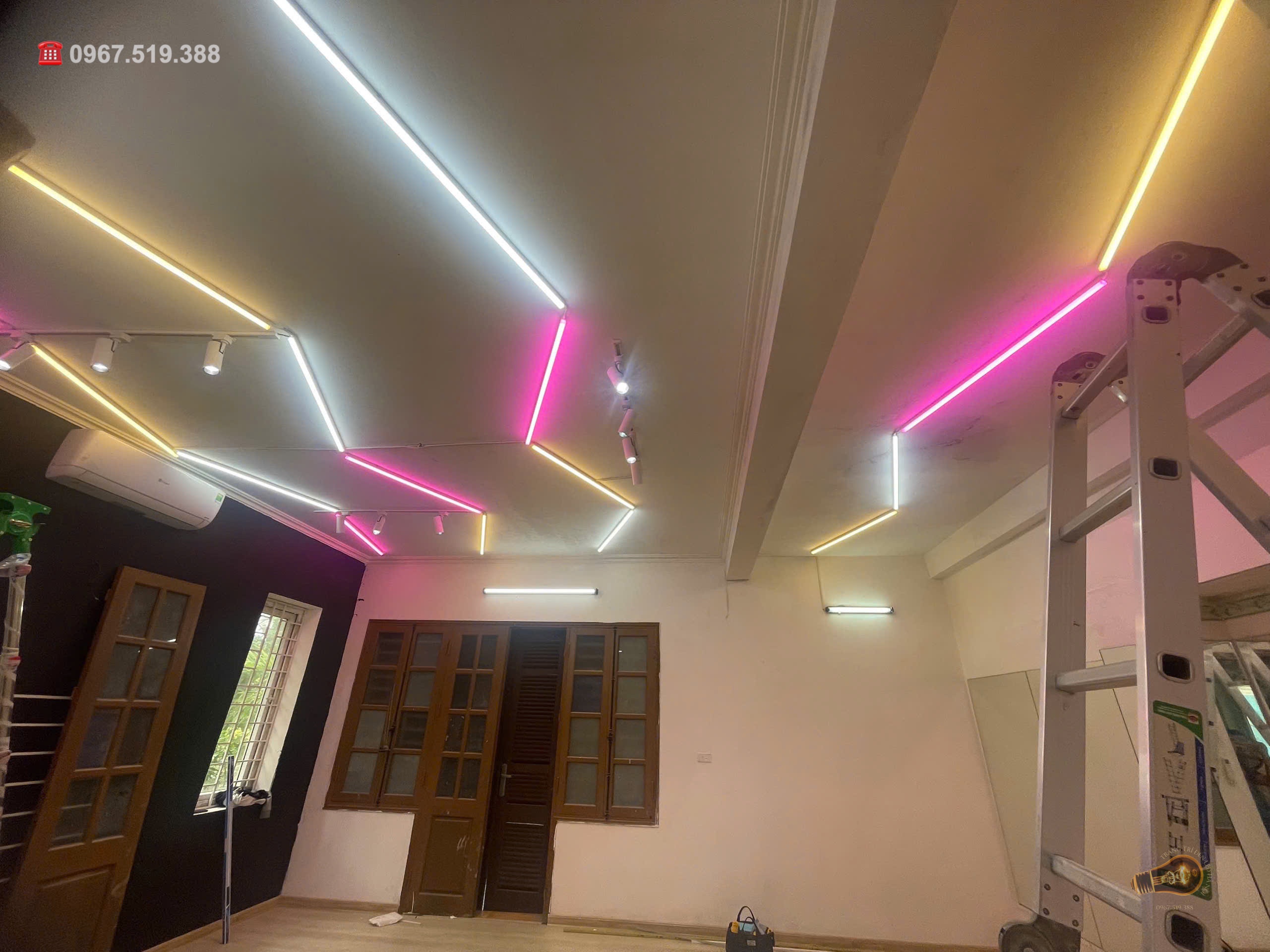 nhung-mau-den-led-trang-tri-doc-dao-cho-quan-ca-phe nhung-mau-den-led-trang-tri-doc-dao-cho-quan-ca-phe