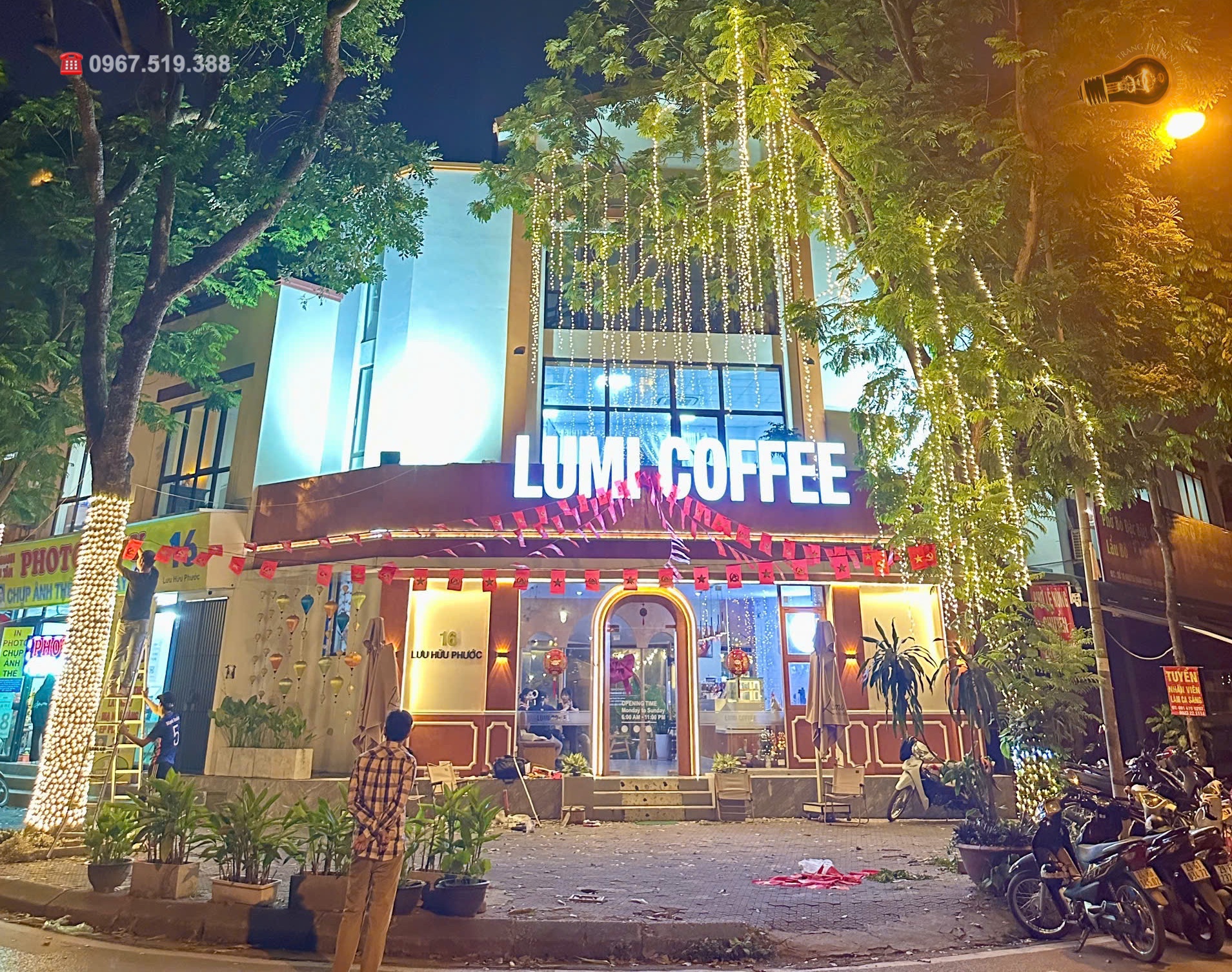 nhung-mau-den-led-trang-tri-doc-dao-cho-quan-ca-phe nhung-mau-den-led-trang-tri-doc-dao-cho-quan-ca-phe